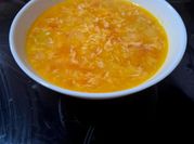 Una foto de sopa de tofu
