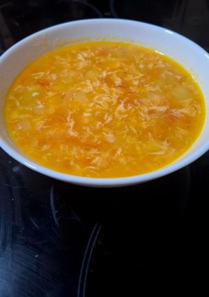 Una foto de Sopa de tomate, puerro y tofu