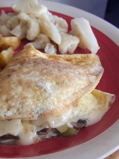 Una foto de Omelette de champiñones y aceitunas