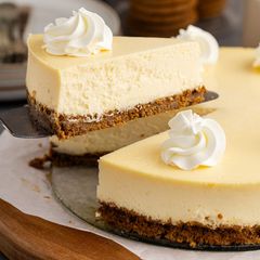 A picture of Eggnog Cheesecake.