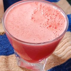 Apple watermelon juice A picture of Apple watermelon juice.