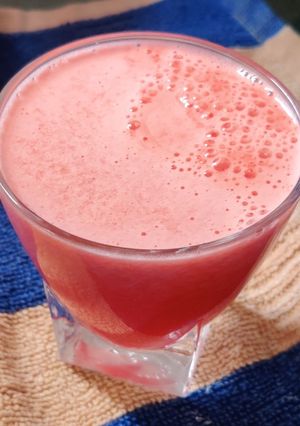 A picture of Apple watermelon juice.