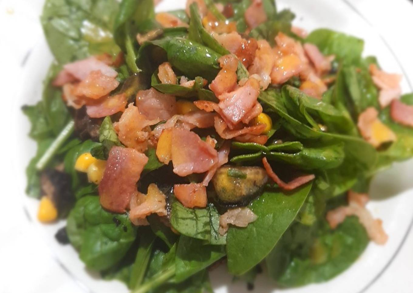 Ensalada de espinacas con tocino estilo Anto