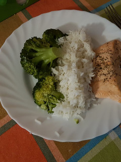 Una foto de Salmón con brócoli y arroz en Monsieur cuisine connect