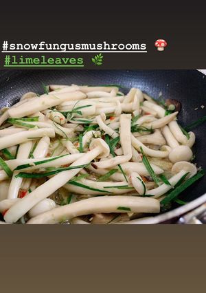 Hình của món Nấm xào lá chanh.