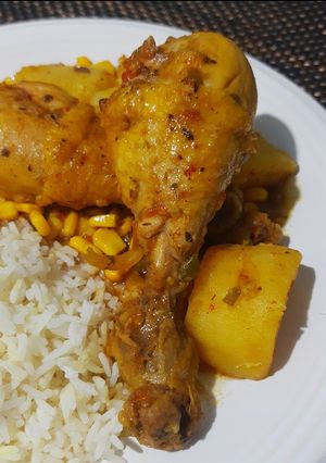 Una foto de Patas De Pollo A La Cacerola