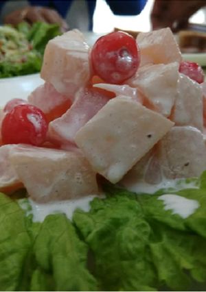 A picture of Fruit cream salad.