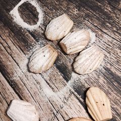 A picture of Madeleines.