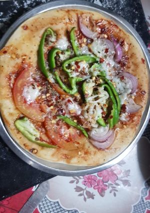 पिझ्झा (pizza recipe in marathi) रेसिपी चे मुख्य फोटो 
