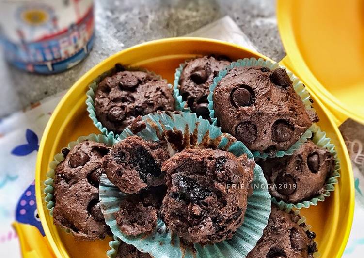Bagaimana Menyiapkan Triple Choco Muffin Lezat Sekali