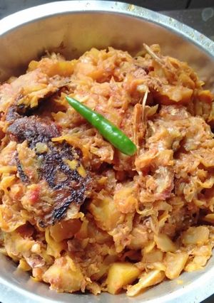 রুই মাছের মাথা দিয়ে বাঁধাকপি (rui maacher maatha diye badhakopi recipe in Bengali) রেসিপির প্রধান ছবি