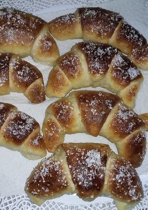 Una foto de Medialunas rellenas de dulce de leche. Súper fáciles y Exquisita