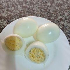 A picture of Boiled eggs.