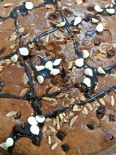 टूटी फ्रूटी वनीला एगलेस केक (Tutti fruity vanilla eggless cake recipe in Hindi) रेसिपी मुख्य फोटो