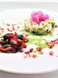 Tartare di Parago e mela verde, con crema di piselli e speck croccante