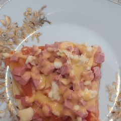 A picture of Pizza on the pan.