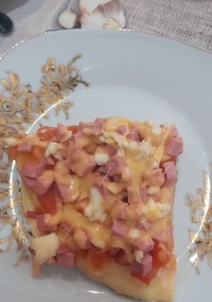 A picture of Pizza on the pan.