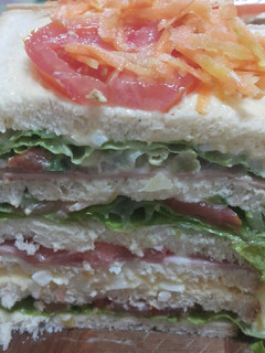 Una foto de Sándwich gigante receta de mi gran amor mi papá 😍😋😍