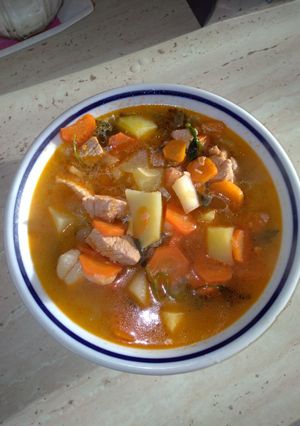 Gulyásleves sok zöldséggel recept fotója