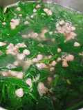 Canh bồ ngót nấu hến