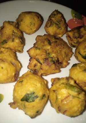 उड़द दाल वड़ा (urad dal vada recipe in Hindi) रेसिपी मुख्य फोटो