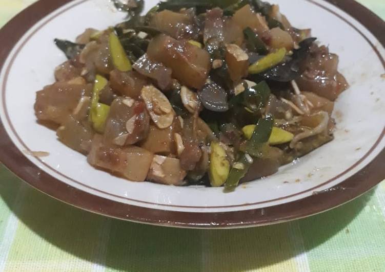 Easiest Way to Cook Delicious Tumis kikil pedas cabe hijau