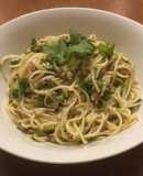Spaguettini con salsa de pescado enlatado