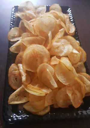 A picture of Crispy raw banana chips.