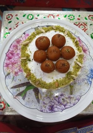 A picture of Gulab jamun cheese cake.