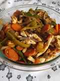 Wok de pollo con berenjena y zapallitos