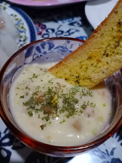 Foto resep Creamy Chicken Corn Soup with Garlic Bread