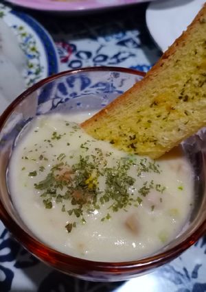 Foto resep Creamy Chicken Corn Soup with Garlic Bread