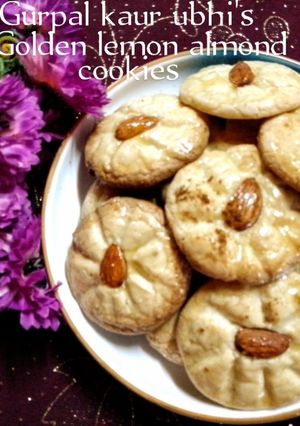 A picture of Golden lemon almond cookies.