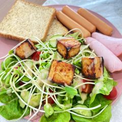 A picture of Fried tofu salad.