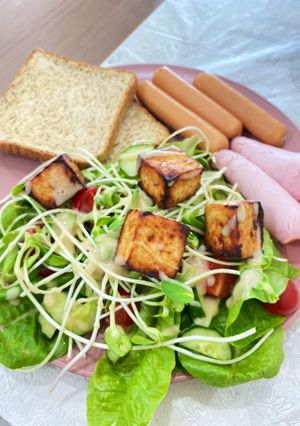 A picture of Fried tofu salad.