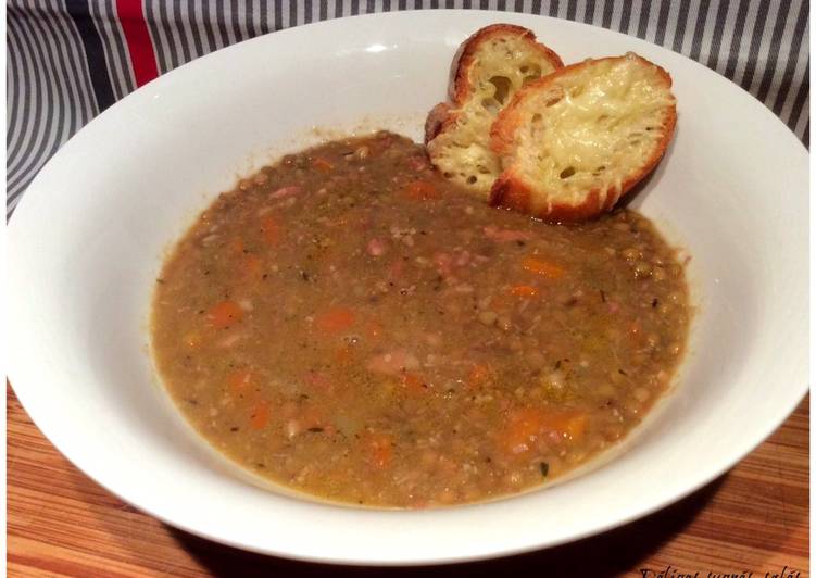 Recipe of Homemade Soupe réconfortante lentilles-lardons et ses tartines de fromage