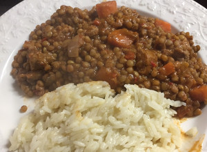 Una foto de Guiso de lentejasCon arroz blanco