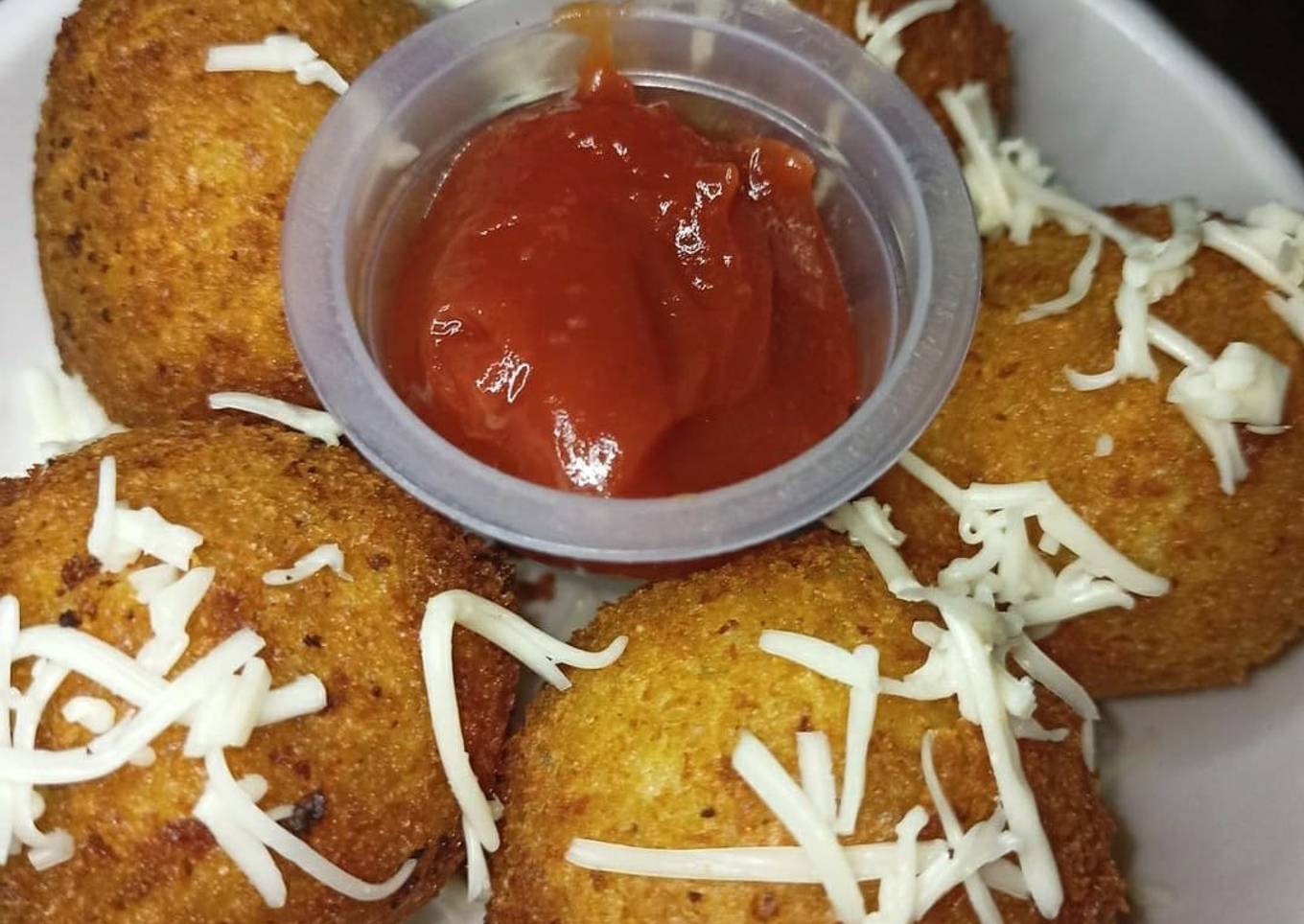 Crispy corn cheese balls (snacks)