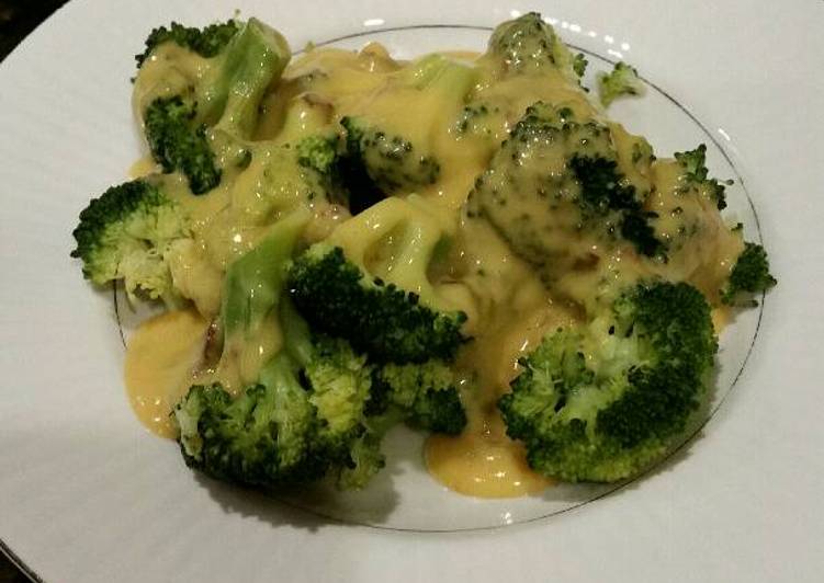 Brad&rsquo;s steamed broccoli with roasted hatch chile cheese sauce