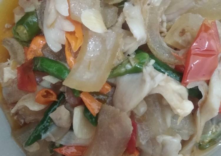 Recipe: Appetizing Oseng pedas kikil vs jamur
