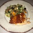 Guiso de verduras con salmón a la plancha
