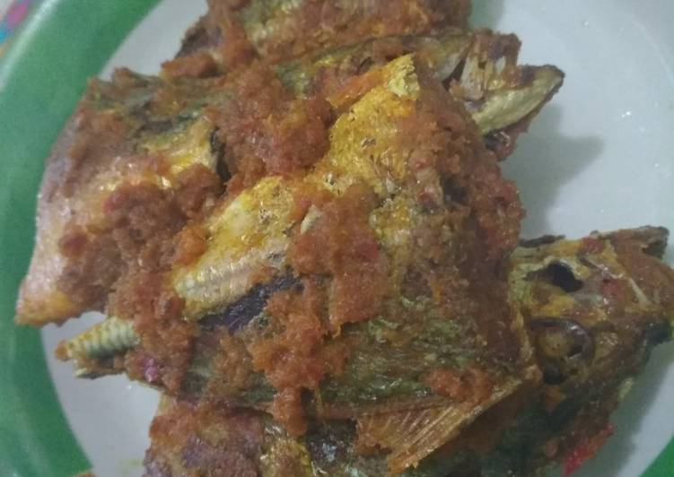 Resep Ikan Selar Bumbu Kuning 🐟, Bisa Manjain Lidah