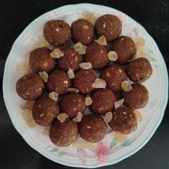 A picture of Badam pisin laddu.