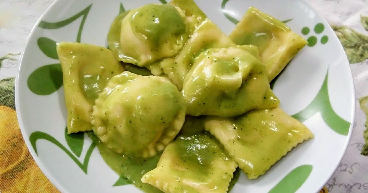 Ravioli Stuffed With Shrimp And Sea Bream, Served With Zucchini Cream ...