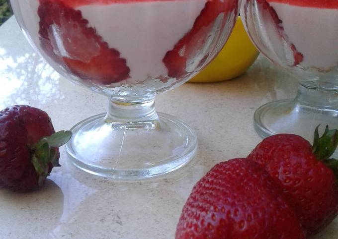 Foto principal de Cheesecake de frutillas en copas