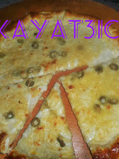 صورة لوصفة بيتزا بوازي محشية الاطراف 🍕😋
