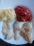 Filetes de merluza asada con puré de patatas