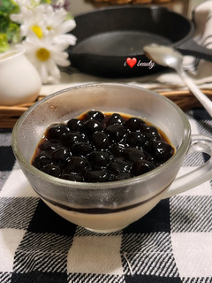 A picture of Brown Sugar Bubble Milk Tea Panna Cotta.
