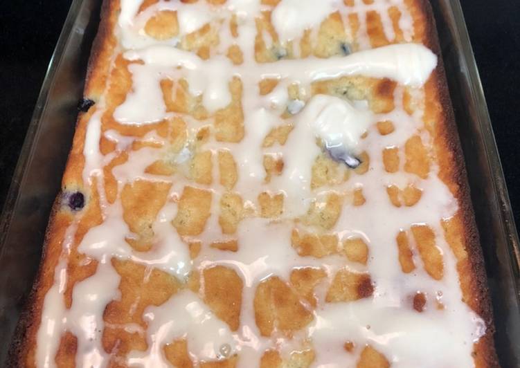 Blueberry Coffee Cake with Vanilla Glaze-less than 2 carbs Blueberry Coffee Cake with Vanilla Glaze-less than 2 carbs