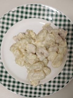 Una foto de Gnocchi con pollo y nata